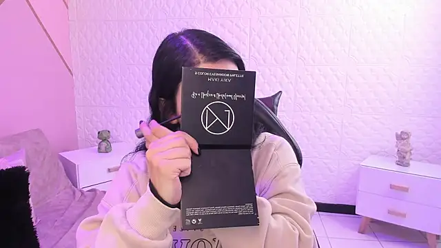 Violetaa diazz online show from November 24, 2025, 9:15 pm