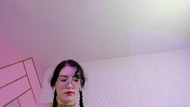 Violetaa diazz online show from April 28, 2026, 2:27 am
