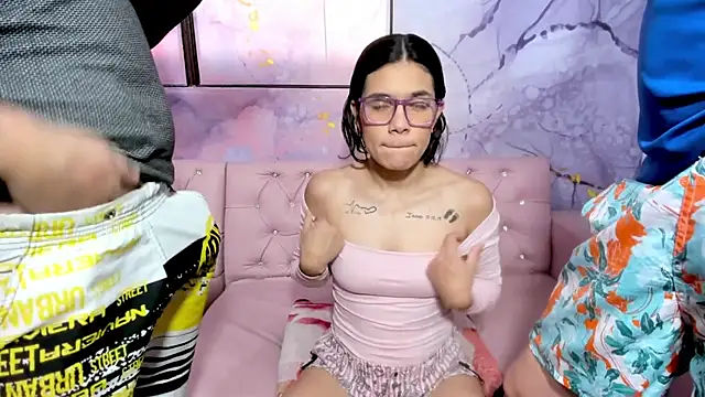 Living room online show from February 23, 2025, 3:18 pm