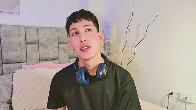 Godly huan online show from April 1, 2026, 10:28 pm