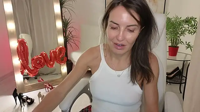 Beylly online show from February 14, 2025, 1:34 am