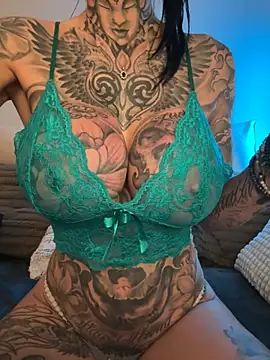 Snapshot of MeganWitch chatting on June 5, 2026, 8:58 pm MeganWitch online show from June 5, 2026, 8:58 pm