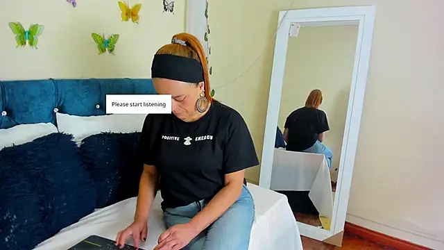 cristalwalker   online show from October 17, 2025, 11:45 am