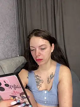 Snapshot of Lola_Hale chatting on February 7, 2026, 7:00 pm Lola Hale online show from February 7, 2026, 7:00 pm