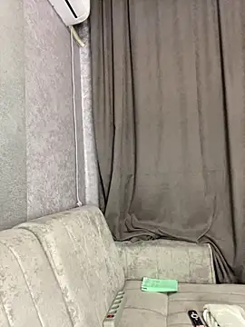 Lola Hale online show from February 1, 2026, 8:29 pm