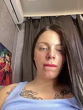 Lola Hale online show from April 24, 2026, 6:15 am