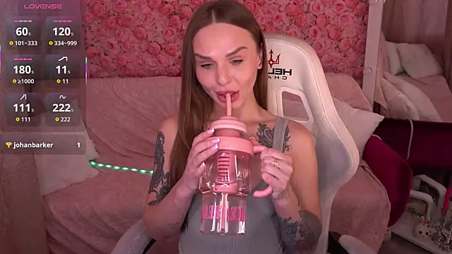 KiraGrayy online show from March 10, 2026, 2:32 pm