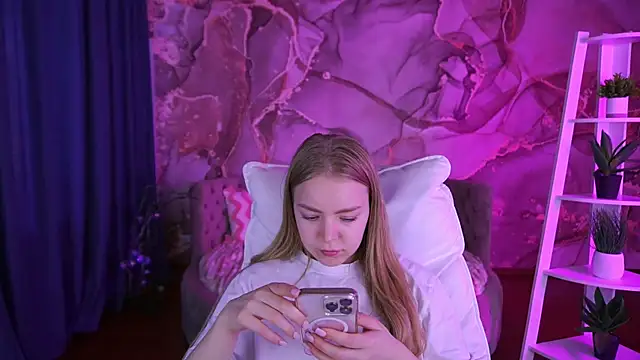 EmilySunshineS online show from November 12, 2025, 7:34 am