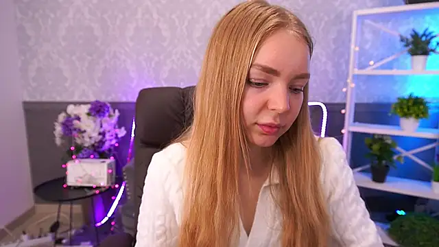 EmilySunshineS online show from November 30, 2025, 6:47 am