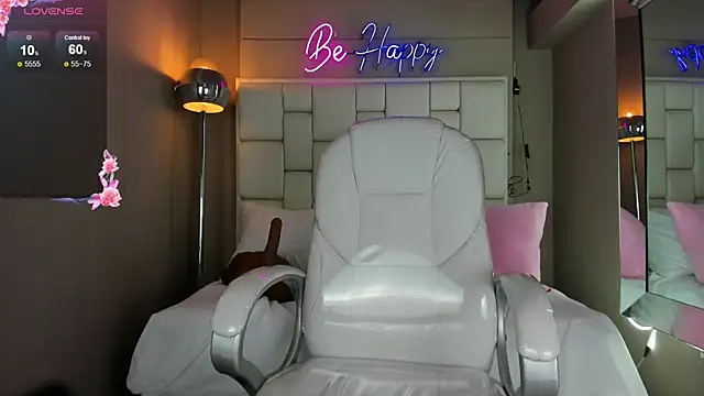 Snapshot of VioletthaRous chatting on October 17, 2025, 10:44 pm VioletthaRous online show from October 17, 2025, 10:44 pm