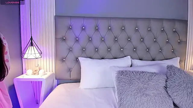 VioletthaRous online show from February 21, 2026, 10:45 pm