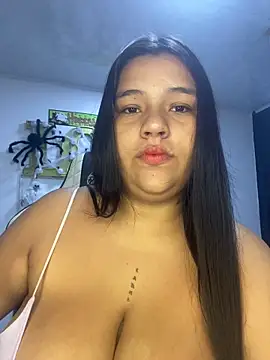 Snapshot of emma__milk_ chatting on October 25, 2025, 11:31 am emma milk online show from October 25, 2025, 11:31 am