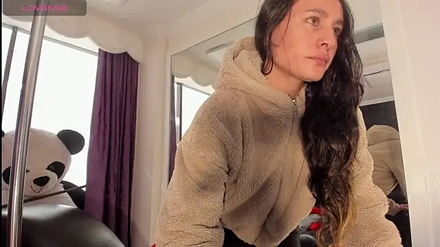 Coral Gibson online show from April 23, 2026, 12:22 pm