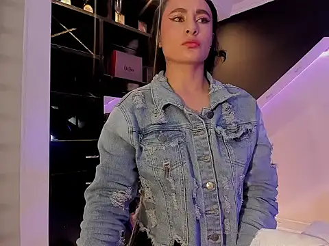 Coral Gibson online show from May 6, 2026, 1:04 pm