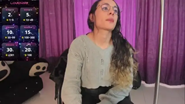 Snapshot of Coral_Gibson chatting on November 4, 2025, 12:53 pm Coral Gibson online show from November 4, 2025, 12:53 pm