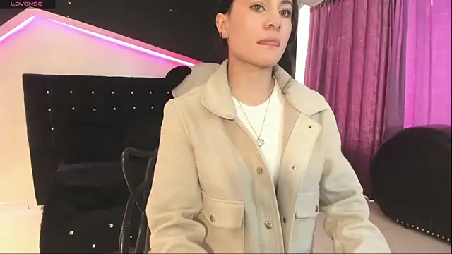 Snapshot of Coral_Gibson chatting on December 4, 2025, 12:37 pm Coral Gibson online show from December 4, 2025, 12:37 pm