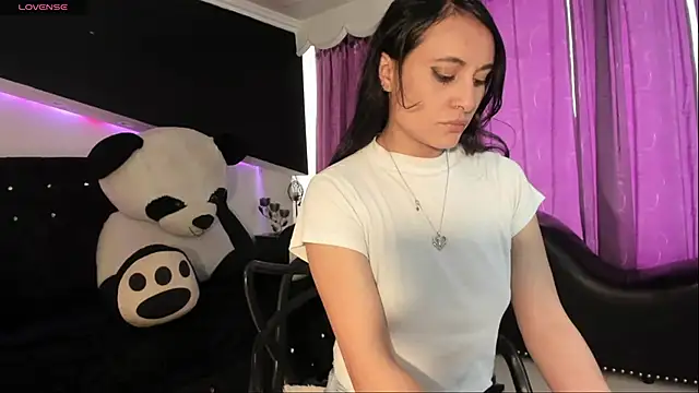 Snapshot of Coral_Gibson chatting on December 2, 2025, 3:25 pm Coral Gibson online show from December 2, 2025, 3:25 pm