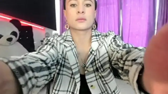 Snapshot of Coral_Gibson chatting on October 16, 2025, 1:08 pm Coral Gibson online show from October 16, 2025, 1:08 pm