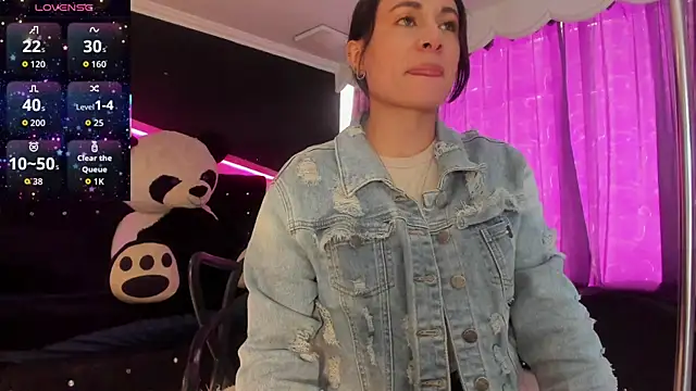 Snapshot of Coral_Gibson chatting on November 22, 2025, 1:43 pm Coral Gibson online show from November 22, 2025, 1:43 pm