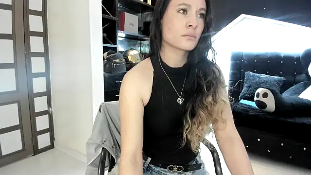 Snapshot of Coral_Gibson chatting on October 22, 2025, 1:10 pm Coral Gibson online show from October 22, 2025, 1:10 pm