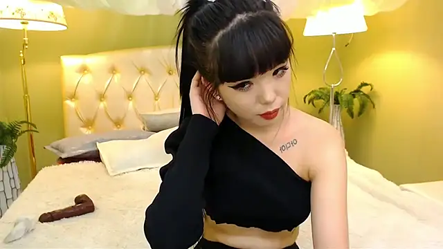 lilzannye online show from October 15, 2025, 7:44 pm