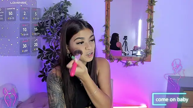 Snapshot of GiaFu chatting on October 18, 2025, 9:39 pm GiaFu online show from October 18, 2025, 9:39 pm