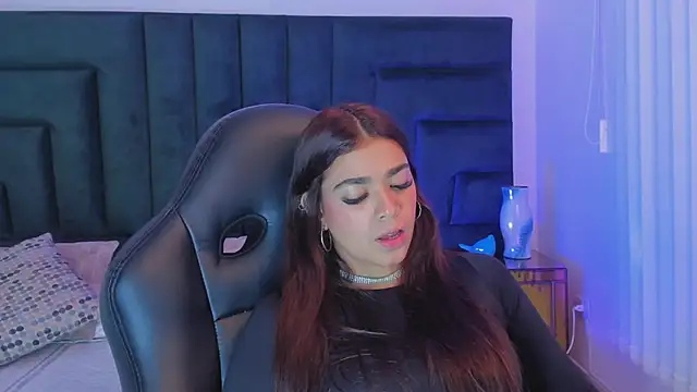 Snapshot of GiaFu chatting on November 20, 2025, 5:46 pm GiaFu online show from November 20, 2025, 5:46 pm