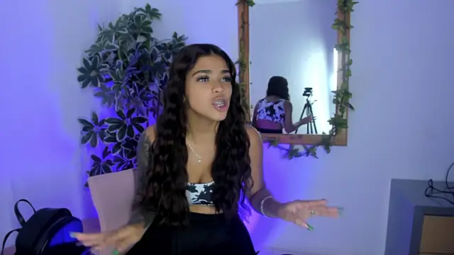 Snapshot of GiaFu chatting on October 14, 2025, 1:01 pm GiaFu online show from October 14, 2025, 1:01 pm