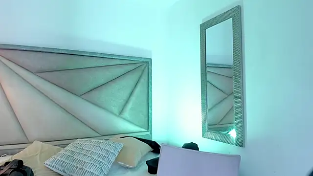 Snapshot of GiaFu chatting on October 9, 2025, 6:08 pm GiaFu online show from October 9, 2025, 6:08 pm