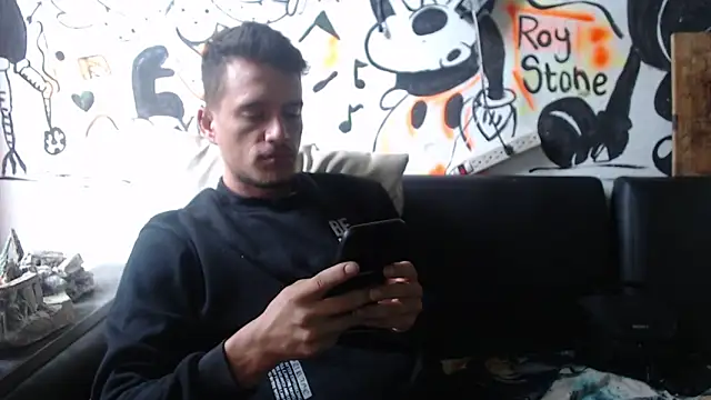 roystonee01 online show from December 22, 2025, 1:11 pm