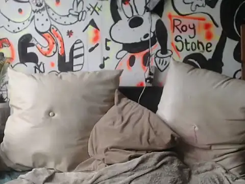 roystonee01 online show from October 26, 2025, 12:05 pm