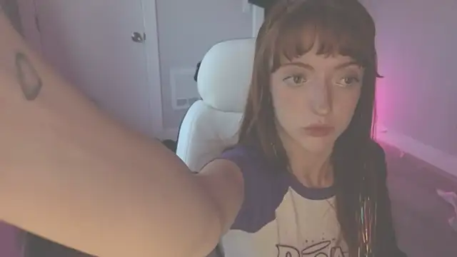 foxxyyyred online show from May 10, 2026, 1:04 pm