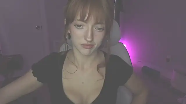 foxxyyyred online show from May 11, 2026, 8:49 am
