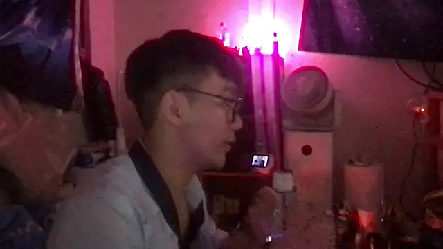 Snapshot of ex199212 chatting on March 10, 2025, 10:50 am ex199212 online show from March 10, 2025, 10:50 am