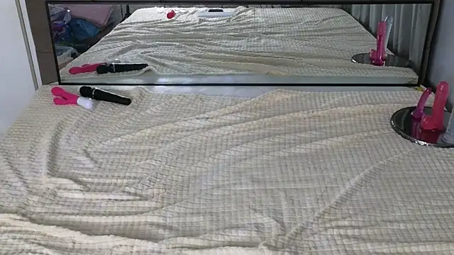 Snapshot of magnificent_angel chatting on March 11, 2025, 12:44 am magnificent angel online show from March 11, 2025, 12:44 am