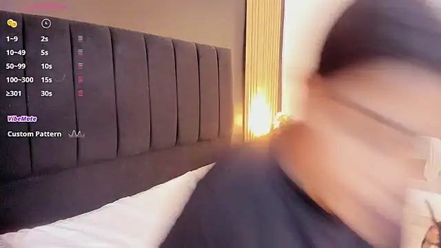 sweetsofia18 online show from December 21, 2025, 7:48 pm