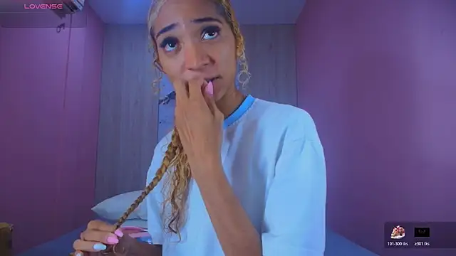 Snapshot of Charlotte_Love10 chatting on October 19, 2025, 11:46 am Charlotte Love10 online show from October 19, 2025, 11:46 am