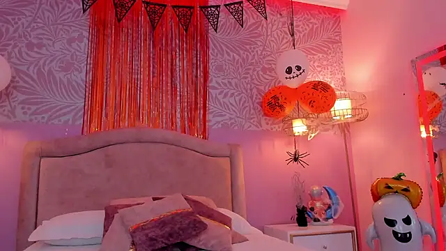 Snapshot of EmilyCollinss1 chatting on October 21, 2025, 8:03 am EmilyCollinss1 online show from October 21, 2025, 8:03 am