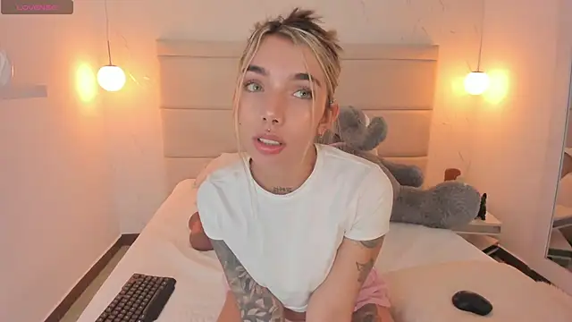 Snapshot of Mollymoon1 chatting on November 27, 2025, 7:58 pm Mollymoon1 online show from November 27, 2025, 7:58 pm