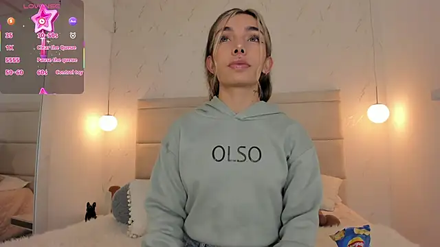 Snapshot of Mollymoon1 chatting on November 23, 2025, 8:08 pm Mollymoon1 online show from November 23, 2025, 8:08 pm