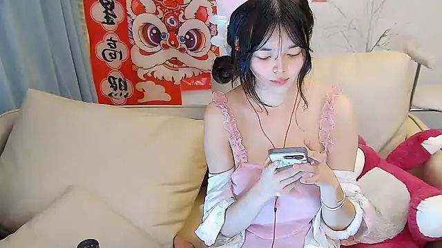 mango-a online show from March 10, 2025, 2:05 pm