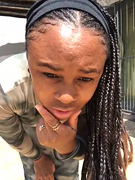 Snapshot of Pearl_00 chatting on October 19, 2025, 11:13 am Pearl 00 online show from October 19, 2025, 11:13 am