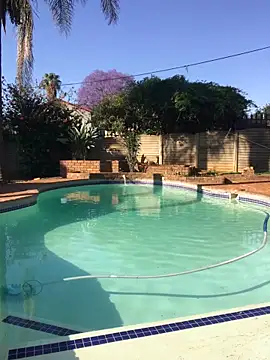 Snapshot of Pearl_00 chatting on October 25, 2025, 2:17 pm Pearl 00 online show from October 25, 2025, 2:17 pm