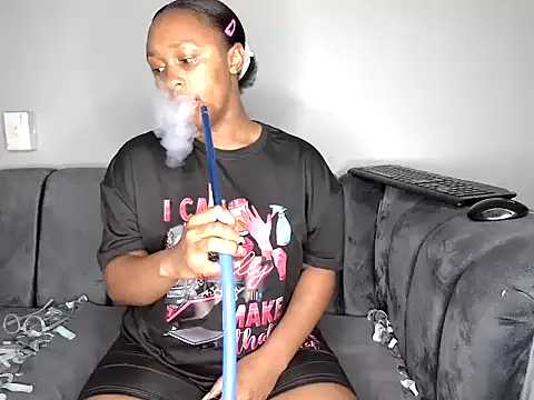 Snapshot of Pearl_00 chatting on November 14, 2025, 8:34 pm Pearl 00 online show from November 14, 2025, 8:34 pm