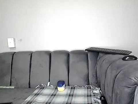 Snapshot of Pearl_00 chatting on December 2, 2025, 10:22 pm Pearl 00 online show from December 2, 2025, 10:22 pm