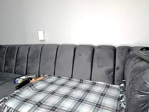 Snapshot of Pearl_00 chatting on October 13, 2025, 7:48 pm Pearl 00 online show from October 13, 2025, 7:48 pm