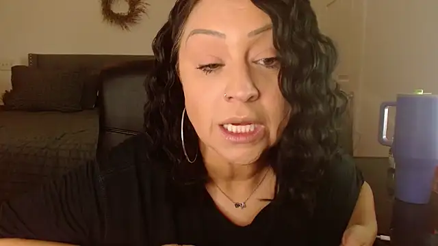 Snapshot of AlyssiaAmoreXO chatting on November 4, 2025, 6:33 pm AlyssiaAmoreXO online show from November 4, 2025, 6:33 pm