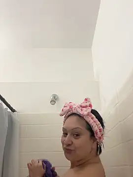 AlyssiaAmoreXO online show from February 5, 2026, 2:46 pm