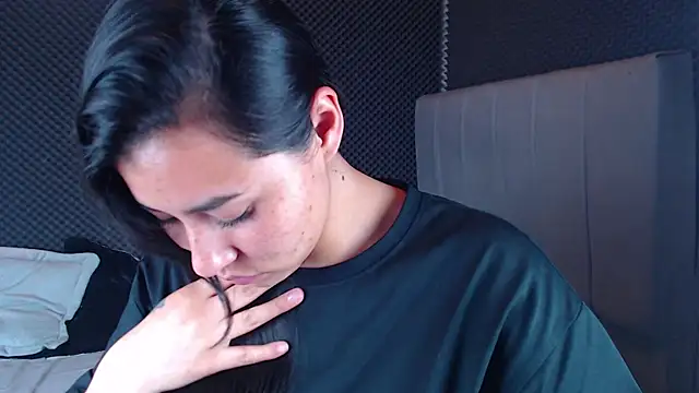 Snapshot of _joy_yva chatting on December 3, 2025, 8:08 pm joy yva online show from December 3, 2025, 8:08 pm