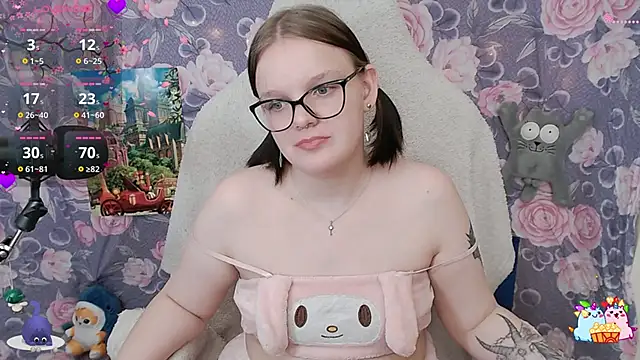 Snapshot of DivaMarisa chatting on February 14, 2025, 8:31 am DivaMarisa online show from February 14, 2025, 8:31 am